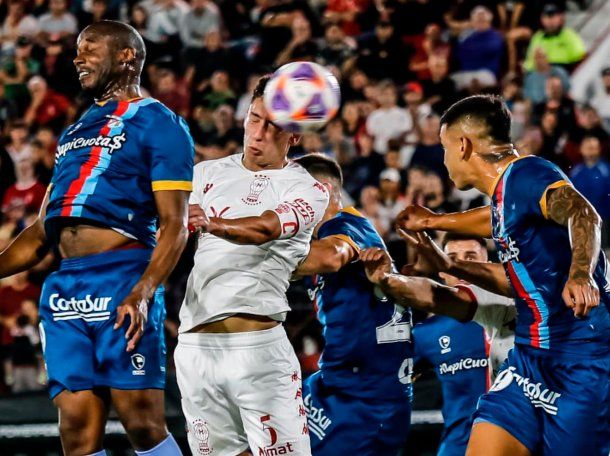 Tras vencer a Arsenal, Huracán se salvó del descenso y es el nuevo puntero de su zona junto a River