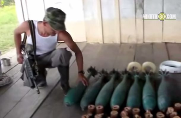Las FARC usan una escuela para guardar sus explosivos