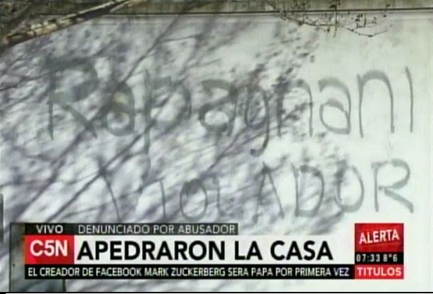 Atacaron la casa de un hombre acusado de abusar a menores en un colegio