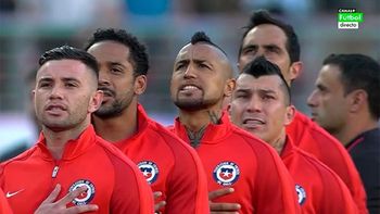 papelon: en medio del himno de chile, se filtro una cancion de pitbull papelon: en medio del himno de chile, se filtro una cancion de pitbull