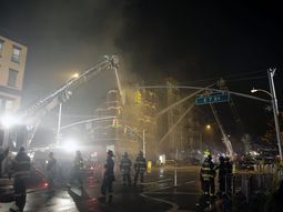 nueva york: son 19 los heridos por el incendio y derrumbe de un edificio nueva york: son 19 los heridos por el incendio y derrumbe de un edificio