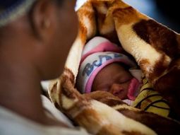 En su lecho de muerte, asegura que intercambió 5 mil bebés por diversión