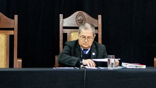 La defensa de Antonio Benítez pidió apartar al juez que preside el tribunal del juicio por Loan Peña, Fermín Ceroleni. La defensa de Antonio Benítez pidió apartar al juez que preside el tribunal del juicio por Loan Peña, Fermín Ceroleni.