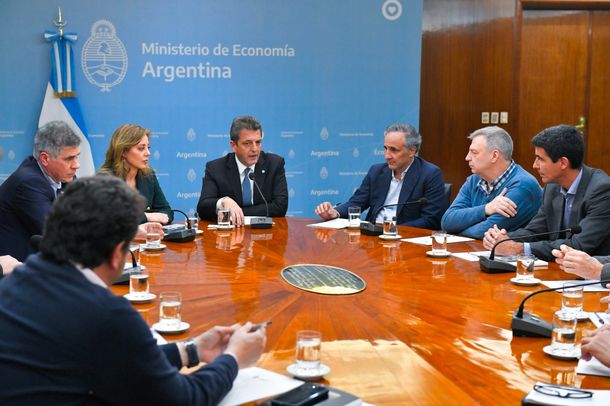 Sergio Massa anunció el congelamiento de precios de los combustibles hasta el 31 de octubre