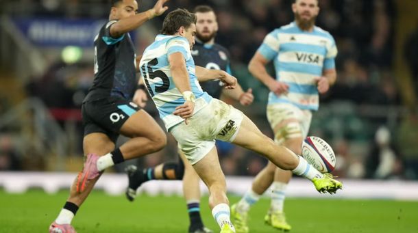 Malas noticias para Los Pumas: Juan Cruz Mallía sufrió una grave lesión y estará varios meses sin jugar