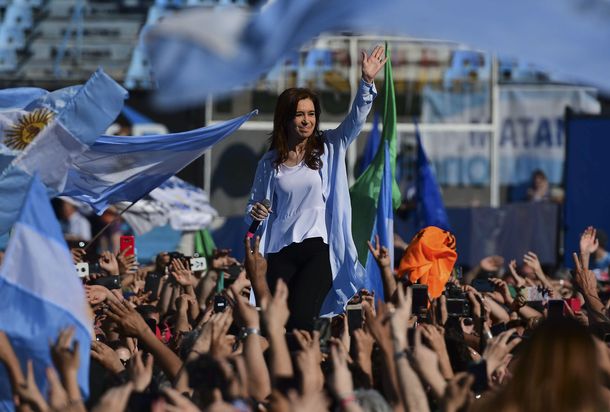 Con un estadio repleto, Cristina cerró su campaña en Avellaneda