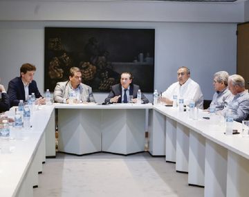 Dante Sica y Jorge Triaca encabezaron la reunión del Gobierno con la CGT