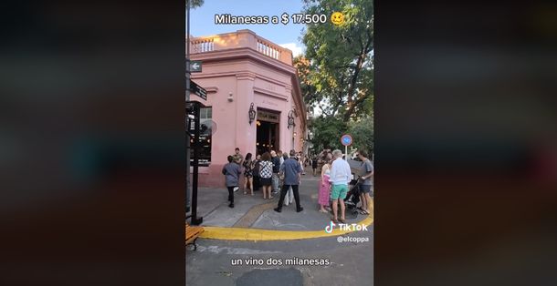 Fue a un restaurante en Palermo, pidió dos milanesas y se indignó por la cuenta