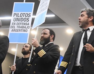 El Gobierno denunció a los pilotos por exponer su conflicto a través de los altoparlantes