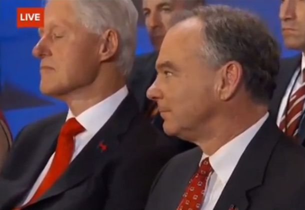 Trump se burló de Bill Clinton por quedarse dormido durante el discurso de su esposa