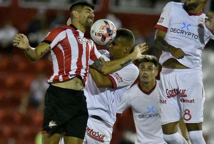 La violenta reacción de una abuela de Huracán con un jugador de Estudiantes