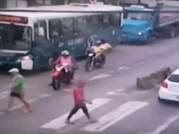 escalofriante: iba en su moto, freno en el semaforo y dos sicarios lo mataron a tiros escalofriante: iba en su moto, freno en el semaforo y dos sicarios lo mataron a tiros