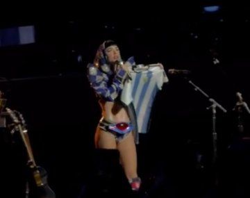 Katy Perry se presentó en Buenos Aires y cantó Dont cry for me Argentina