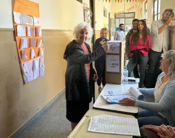 Estela de Carlotto le hizo frente al negacionismo nuevamente y votó por los 30 mil y por el futuro