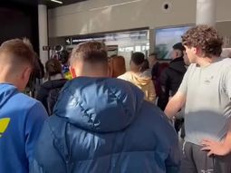 decepcion de hinchas de boca que fueron a buscar a cavani al aeroparque porteno decepcion de hinchas de boca que fueron a buscar a cavani al aeroparque porteno