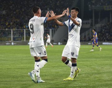 El insólito gol en contra de Figal para extender la ventaja de Vélez