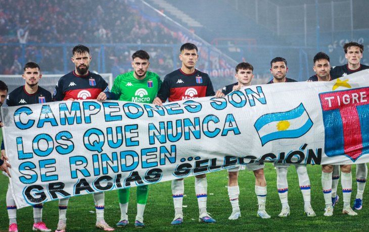 Nunca se rinden: Tigre desplegó la bandera de reconocimiento a la Selección Argentina en Uruguay