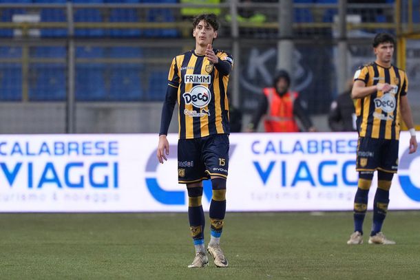 Italia: el gesto de los hinchas del Juve Stabia para celebrar un gol del bisnieto de Mussolini