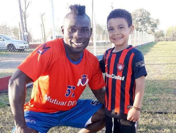 El nigeriano tiene una vasta experiencia en el fútbol del Ascenso
