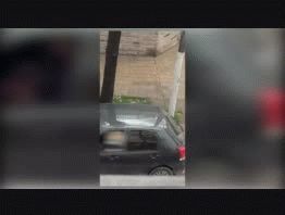 Se masturbaba frente a un colegio