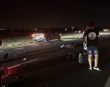 Fatal choque en la Ruta 2: una mujer perdió la vida y un motociclista lucha por la suya