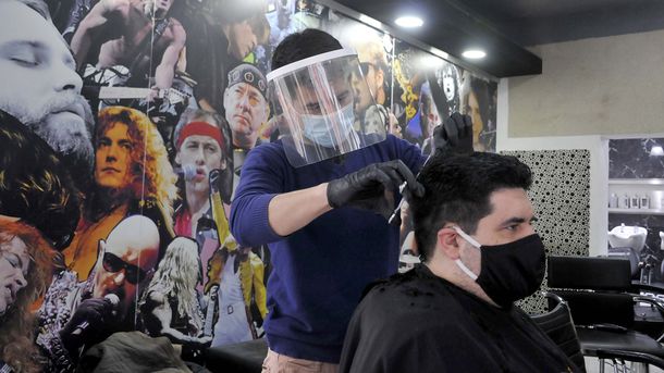 Después de 4 meses reabrieron las peluquerías en la Ciudad: ¿cuál es el protocolo sanitario?