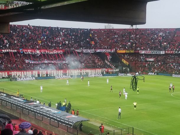 El partido entre Colón y Vélez fue suspendido a los 22 minutos del primer tiempo (@marianomaceiras)