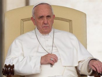 El Papa, con seis víctimas de abusos cometidos por curas