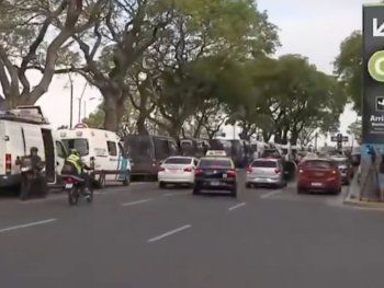 El Gobierno envió a Prefectura a bajar las valijas de pasajeros en Aeroparque