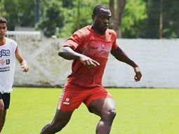 El camerunés no tuvo chances en la Primera del Globo El camerunés no tuvo chances en la Primera del Globo