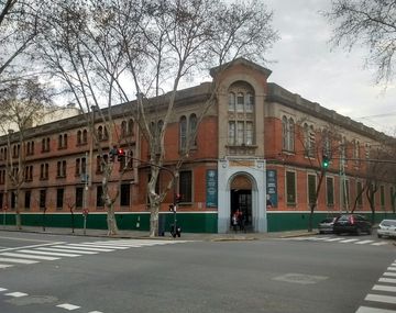Despidieron a un docente que abusó de nenas de 7 años y fue filmado por alumnas del secundario