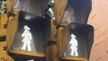 instalan el primer semaforo peatonal igualitario del pais instalan el primer semaforo peatonal igualitario del pais