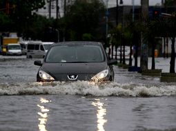 Un temporal de viento y lluvia azotó a Capital y el Conurbano