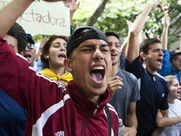 Murieron dos jóvenes y suman 21 los fallecidos en Venezuela