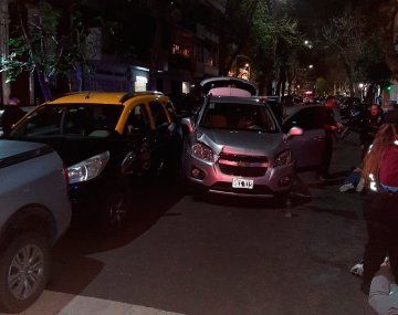 Se enfrentaron con la policía luego de que empleados de lavadero hallaran un arma en su camioneta