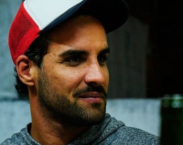 Se besaba con su novio en un bar