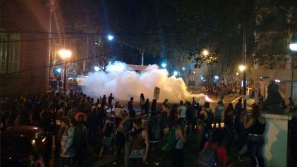 Represión durante el Encuentro Nacional de Mujeres en Rosario - Crédito: Diario Uno Santa Fe