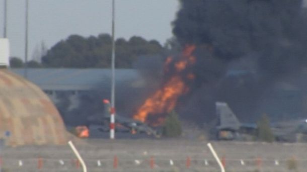 Un avión militar griego cayó en España: hay 10 muertos