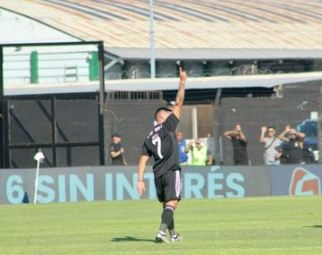 Deportivo Riestra no logra ganar: cayó ante Vélez por 2-1
