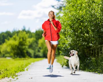 Estos son los mejores ejercicios de fuerza para tener un estilo de vida sano y óptimo durante la menopausia.&nbsp;