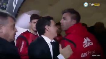 video: la furia del arquero chiarini contra un policia video: la furia del arquero chiarini contra un policia