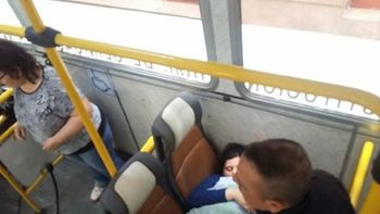 ¡Te felicito, mami, es hermoso tu bebé!, le dijo un policía a la mujer. ¡Te felicito, mami, es hermoso tu bebé!, le dijo un policía a la mujer.