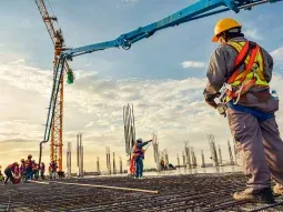 Ya hay telegramas de despido por el freno a la obra pública que anunció Milei