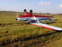 video: cayo una avioneta en la autopista la plata-buenos aires video: cayo una avioneta en la autopista la plata-buenos aires