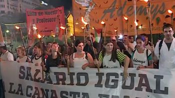 realizan marcha de antorchas por la aplicacion de la ley de financiamiento universitario realizan marcha de antorchas por la aplicacion de la ley de financiamiento universitario