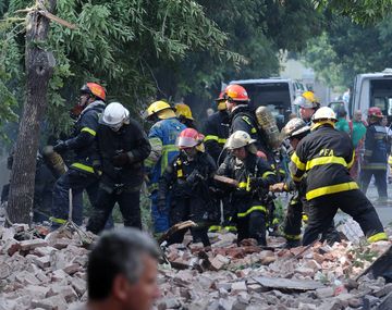 {altText(,Famosos le rinden homenaje a los #BomberosHéroes)}