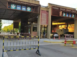 Las compras de uruguayos en Argentina, un fenómeno que impacta en la recaudación. Las compras de uruguayos en Argentina, un fenómeno que impacta en la recaudación.