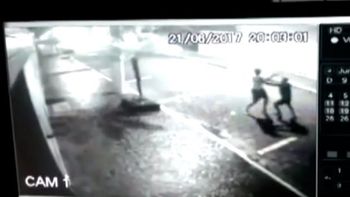 Así comenzaba el robo al policía de civil Así comenzaba el robo al policía de civil