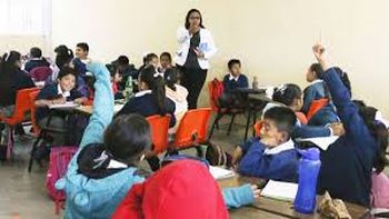 Se celebra el Día del Maestro. Se celebra el Día del Maestro.