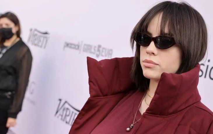 Subió a la torre de noticias de California para pedir Libertad para Billie Eilish